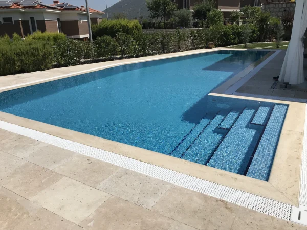 Urla Serisi: Sedef Dokunuşlu Cam Mozaik Havuz Konsepti