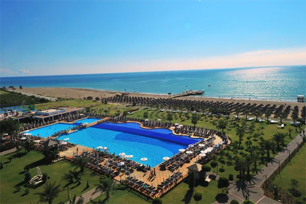Club Voyage Belek Select: Seçkin Havuz Koleksiyonu ve Lüks Su Mimarisi Projesi