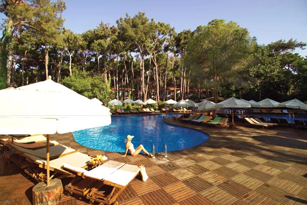 Voyage Sorgun Select: Çam Ormanlarının Gölgesinde Lüks Havuz Koleksiyonu