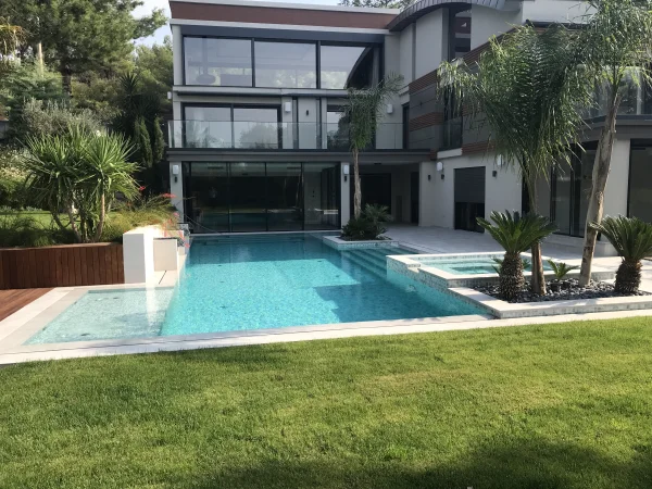 Doğayla Bütünleşik Gizli Savaklı ve Jakuzili Tasarım Havuzu Detay