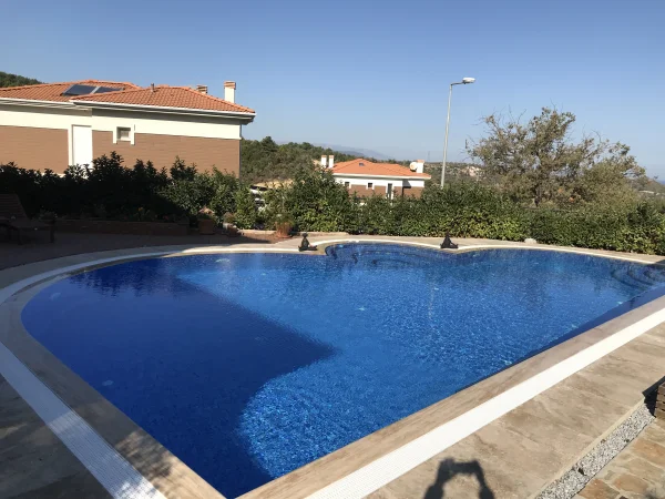 Özel Tasarım Cam Mozaikli Yüzme Havuzu Detay
