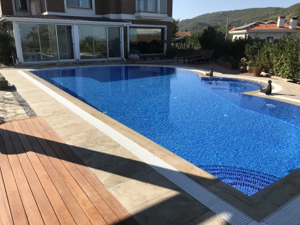 Özel Tasarım Cam Mozaikli Yüzme Havuzu Detay