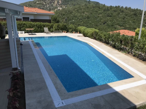 Urla Serisi: Sedef Dokunuşlu Cam Mozaik Havuz Konsepti Detay
