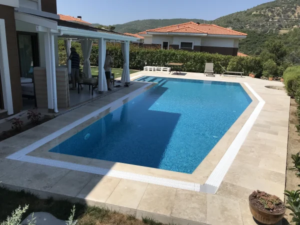Urla Serisi: Sedef Dokunuşlu Cam Mozaik Havuz Konsepti Detay