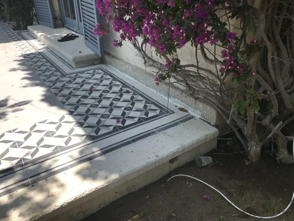 Özel Dokunuş: Karo Kaplı Teras ve Bordür Çerçeve Tasarımı Detay