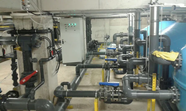 Profesyonel Standart: Kapalı, Üstten Taşmalı Yarı Olimpik Havuz ve İleri Hijyen Sistemi Detay