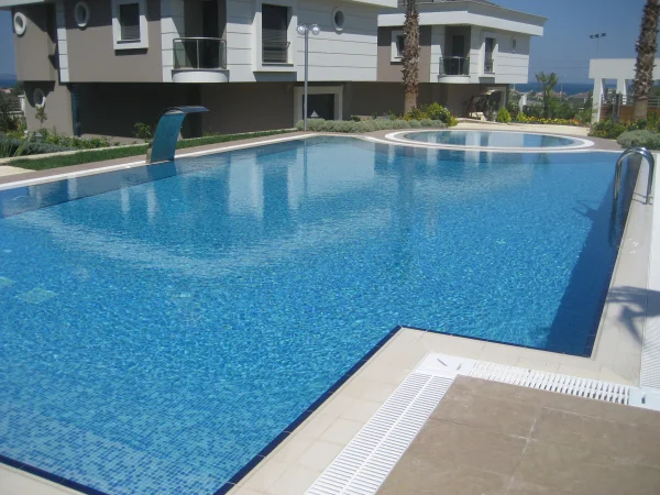 Ahenk ve Sosyal Yaşam: İzmir Modern Site Havuzu, Jakuzili Sistem ve Çocuk Havuzu Detay