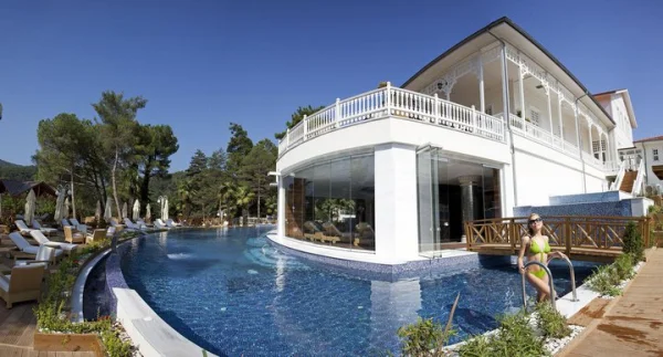 Orman İçinde Termal Huzur: Yalova Limak Thermal Boutique Hotel Konsept Yüzme Havuzları Detay