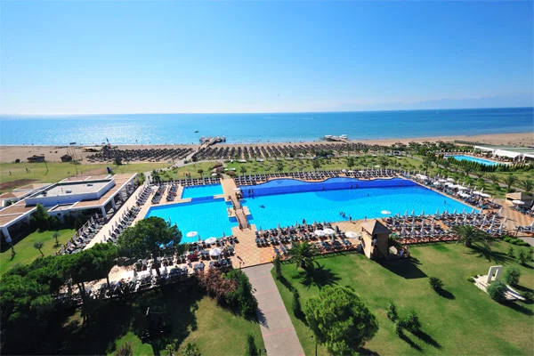 Club Voyage Belek Select: Seçkin Havuz Koleksiyonu ve Lüks Su Mimarisi Projesi Detay