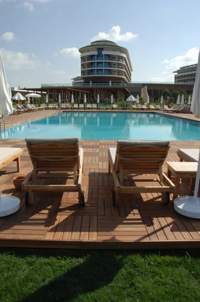 Club Voyage Belek Select: Seçkin Havuz Koleksiyonu ve Lüks Su Mimarisi Projesi Detay