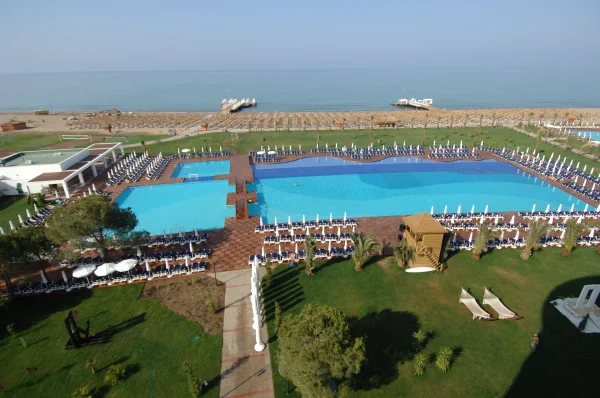Club Voyage Belek Select: Seçkin Havuz Koleksiyonu ve Lüks Su Mimarisi Projesi Detay