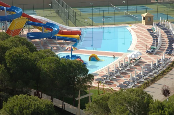 Club Voyage Belek Select: Seçkin Havuz Koleksiyonu ve Lüks Su Mimarisi Projesi Detay