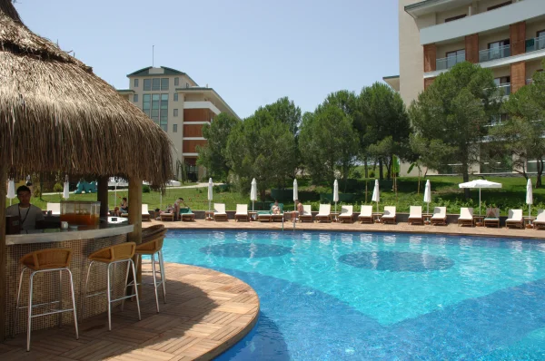 Club Voyage Belek Select: Seçkin Havuz Koleksiyonu ve Lüks Su Mimarisi Projesi Detay