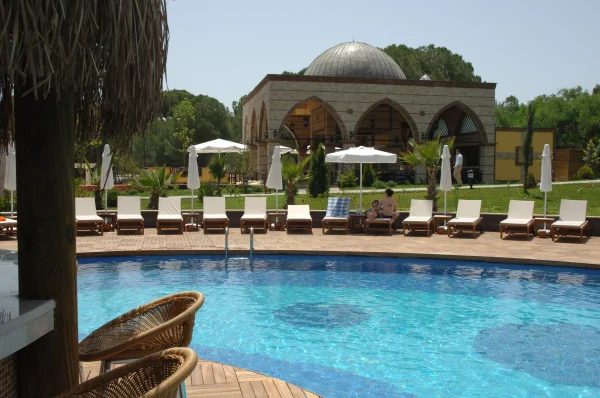 Club Voyage Belek Select: Seçkin Havuz Koleksiyonu ve Lüks Su Mimarisi Projesi Detay