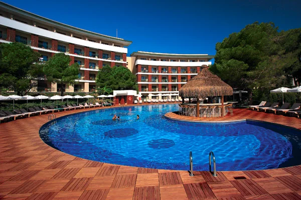 Club Voyage Belek Select: Seçkin Havuz Koleksiyonu ve Lüks Su Mimarisi Projesi Detay