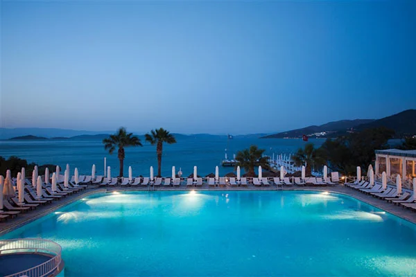 Ayrıcalığın Zirvesi: Voyage Private Villa Havuzları ve Özel Teras Mimarisi Detay