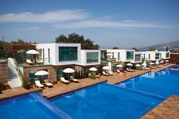 Ayrıcalığın Zirvesi: Voyage Private Villa Havuzları ve Özel Teras Mimarisi Detay