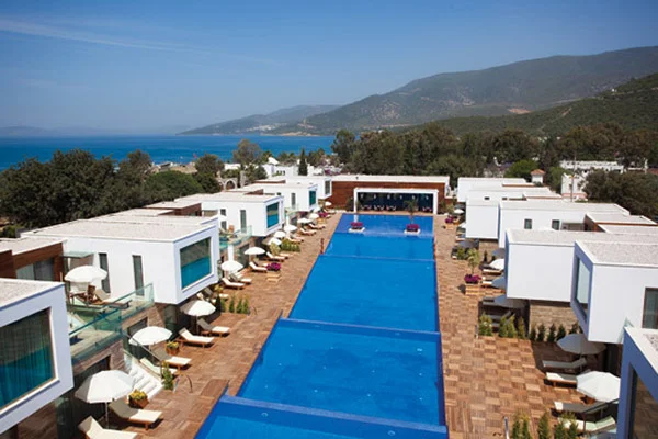 Ayrıcalığın Zirvesi: Voyage Private Villa Havuzları ve Özel Teras Mimarisi Detay