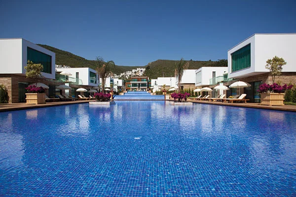 Ayrıcalığın Zirvesi: Voyage Private Villa Havuzları ve Özel Teras Mimarisi Detay