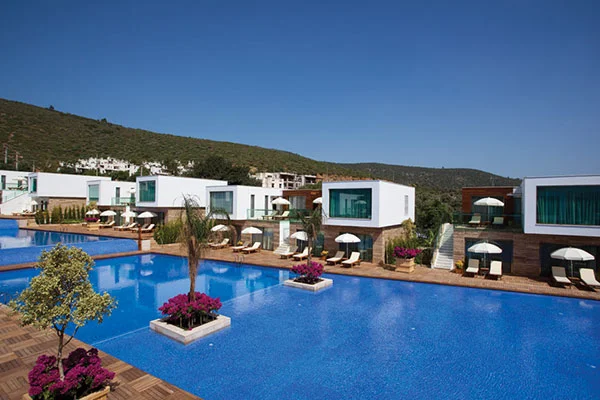 Ayrıcalığın Zirvesi: Voyage Private Villa Havuzları ve Özel Teras Mimarisi Detay
