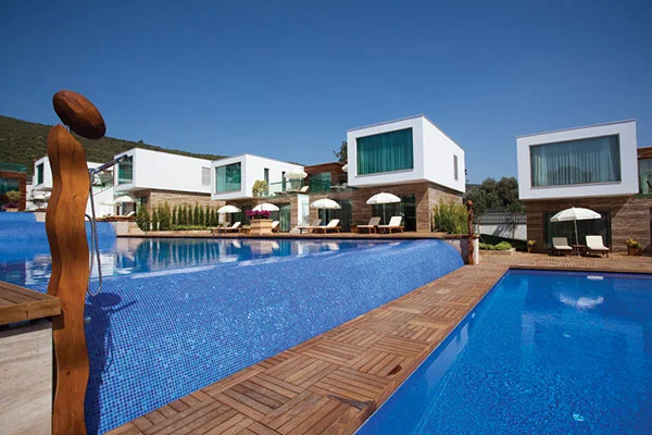 Ayrıcalığın Zirvesi: Voyage Private Villa Havuzları ve Özel Teras Mimarisi Detay