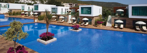 Ayrıcalığın Zirvesi: Voyage Private Villa Havuzları ve Özel Teras Mimarisi Detay